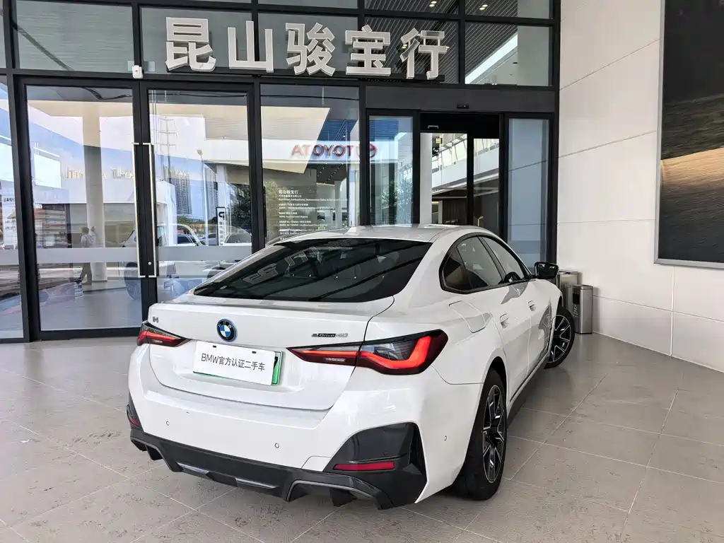 BMW i4 — миниатюра 8
