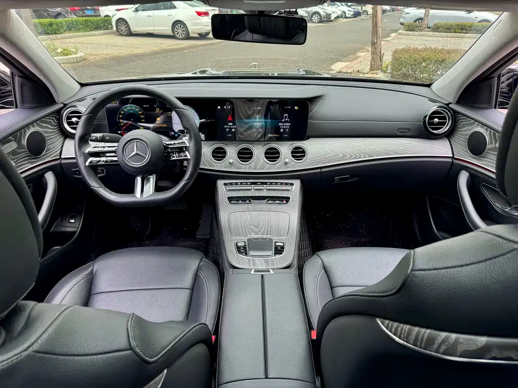 MERCEDES-BENZ E CLASS