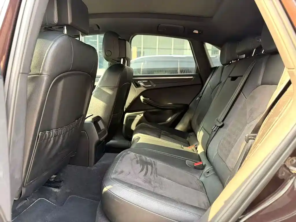 Porsche Macan — миниатюра 5