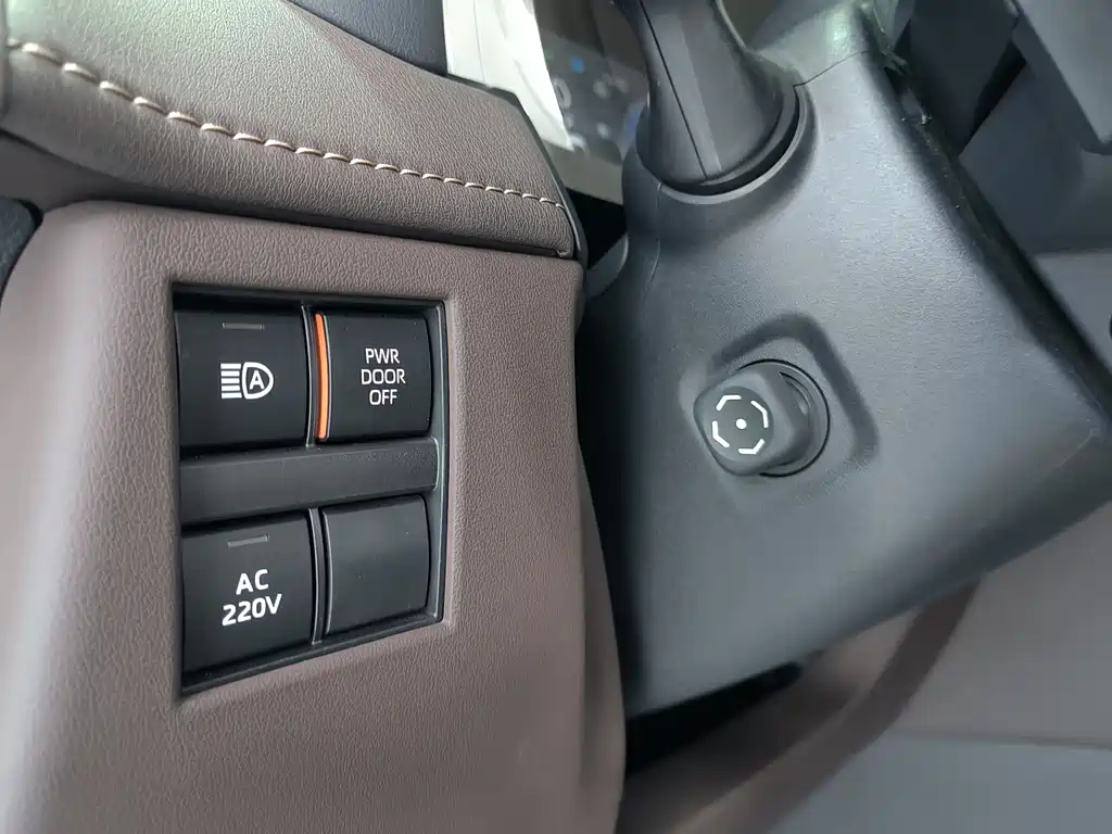 Toyota Vellfire — миниатюра 11