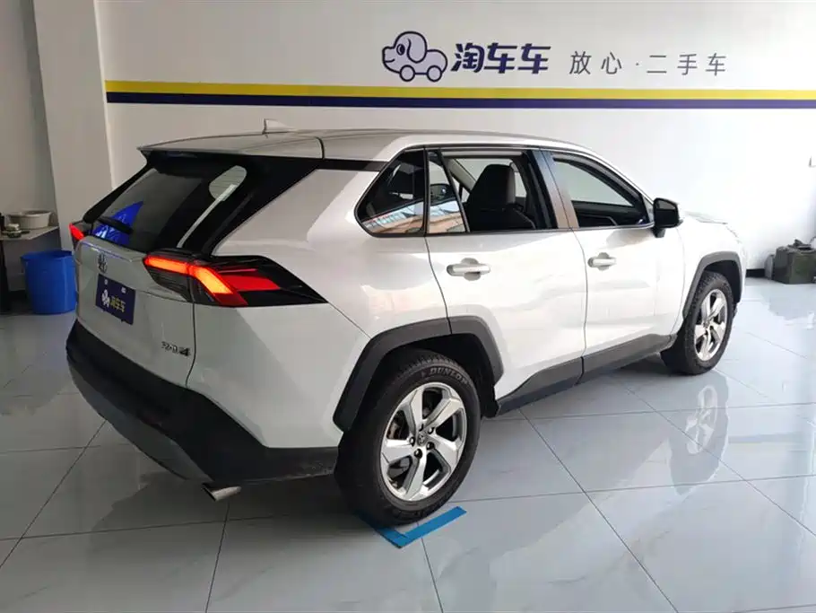 Toyota RAV4 2021 2.0L CVT PLUS