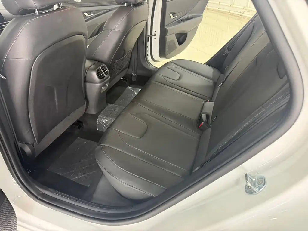 Hyundai Elantra — миниатюра 17