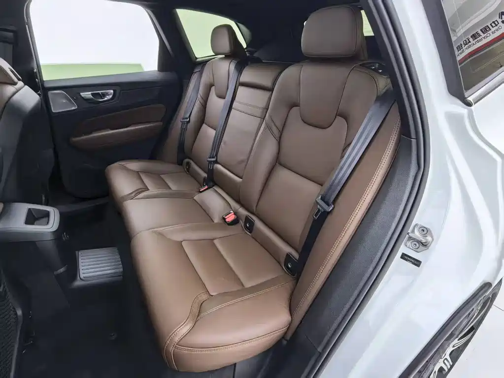 Volvo XC60 PHEV — миниатюра 16