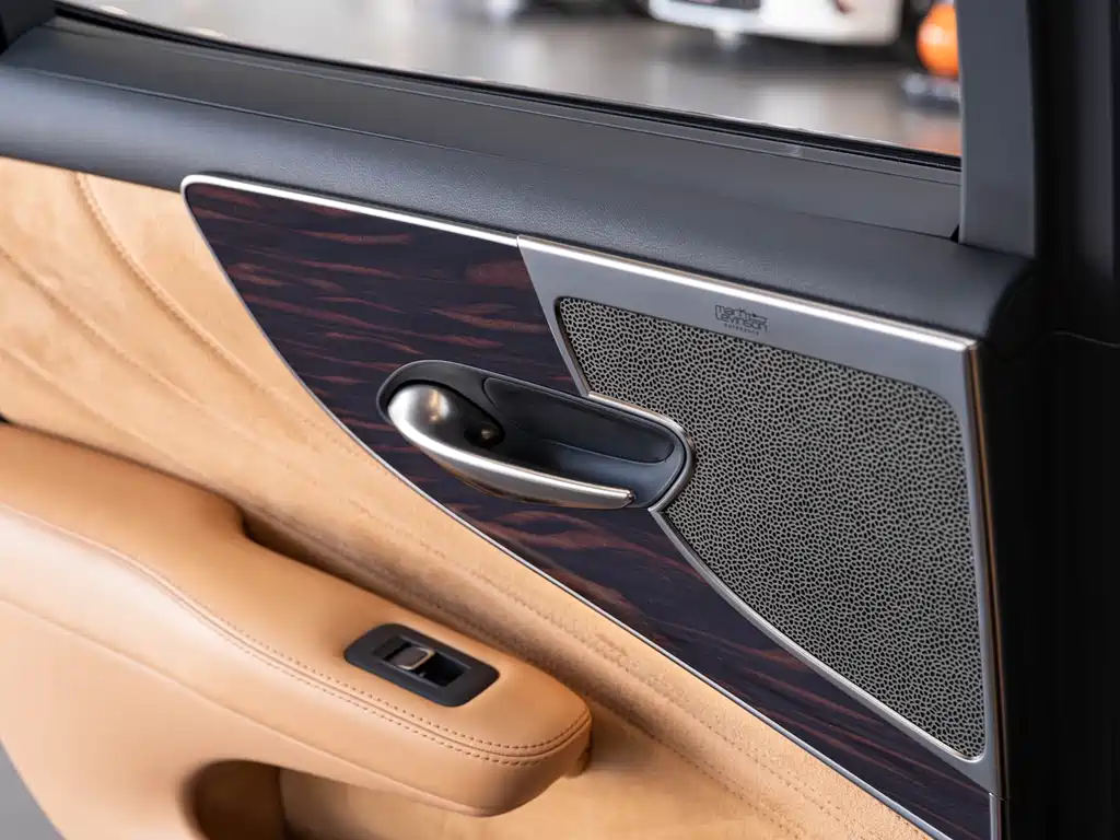 Lexus LS — миниатюра 19