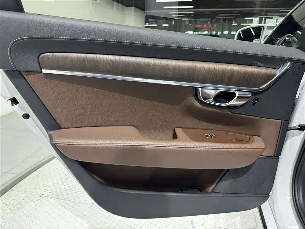 Volvo S90 — миниатюра 22