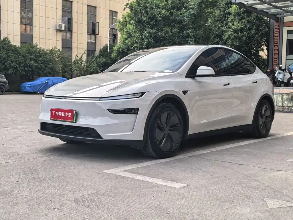 Tesla Model Y 2025