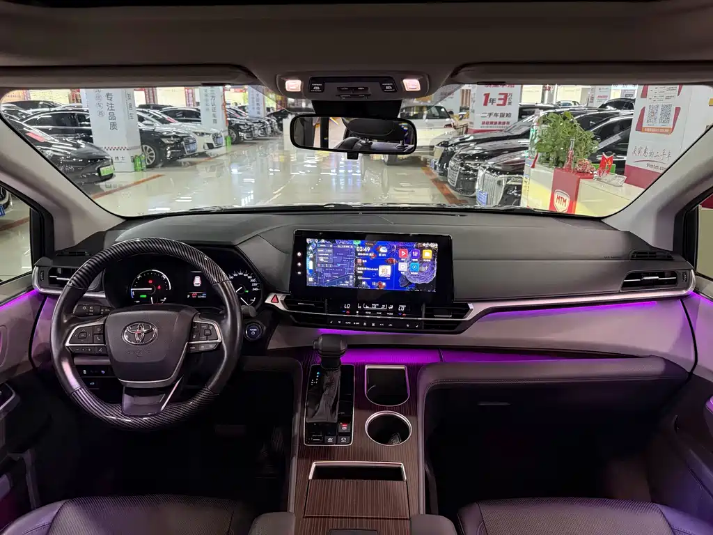 Toyota Granvia — миниатюра 12