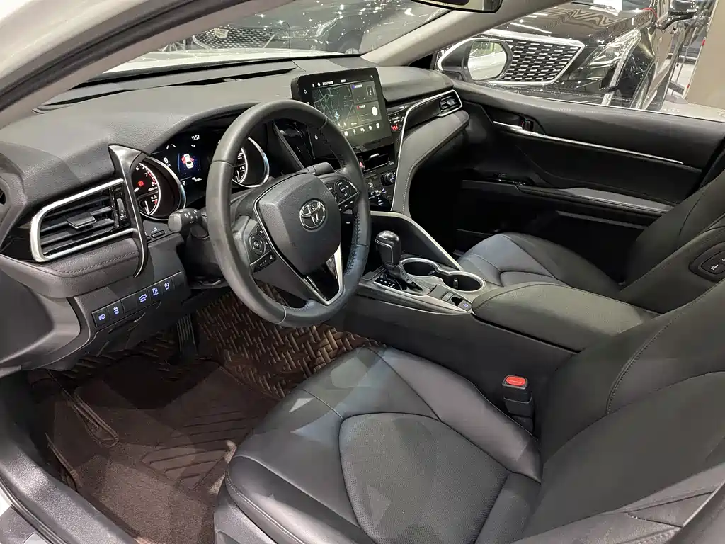 Toyota Camry — миниатюра 8