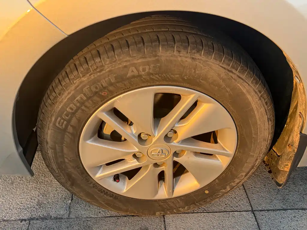 Toyota Corolla — миниатюра 8