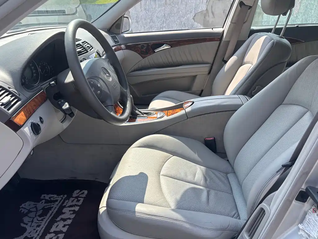 Mercedes-Benz E-Class (Import) — миниатюра 8