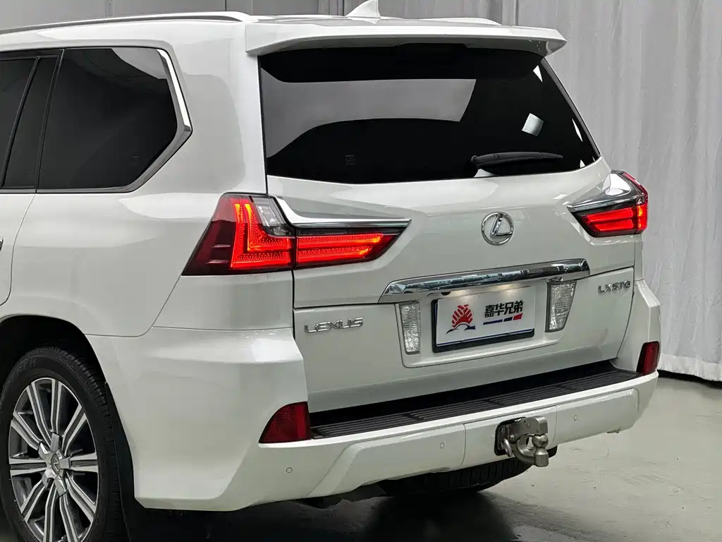 Lexus LX — миниатюра 12