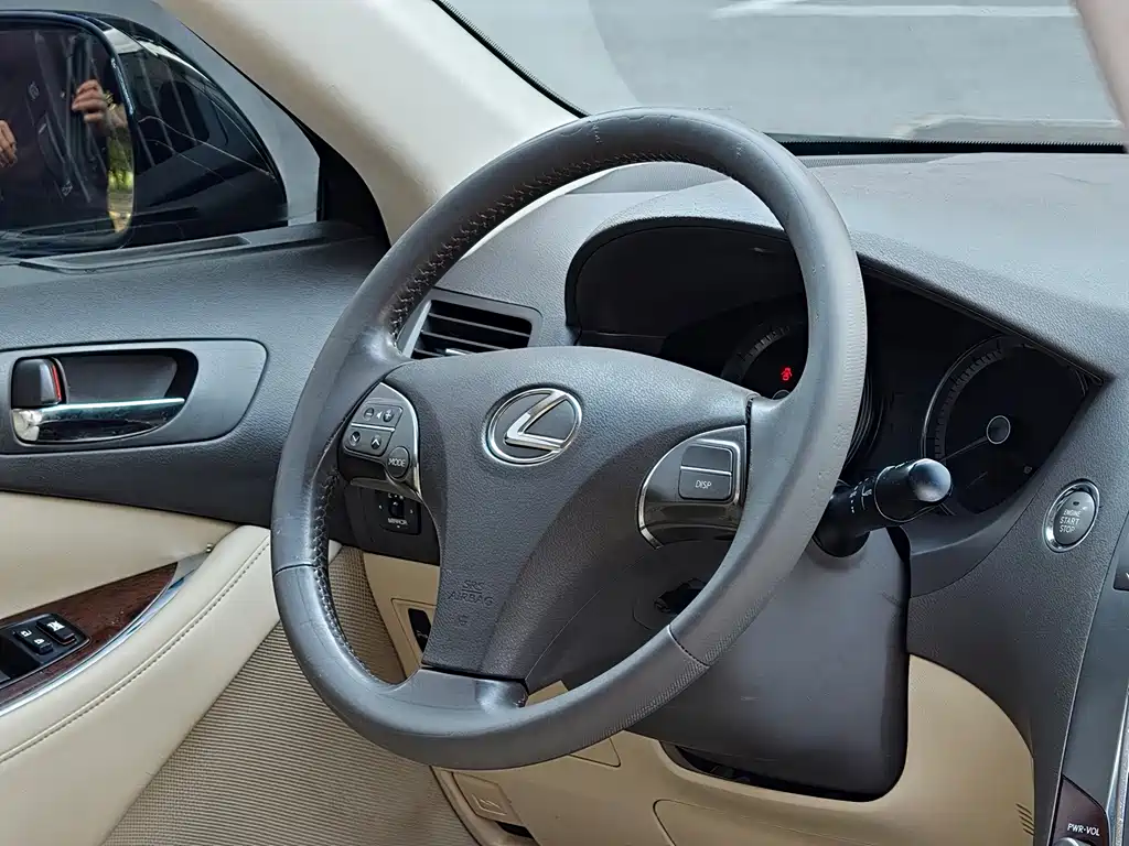 Lexus ES — миниатюра 12