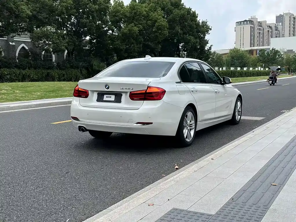 BMW 3 Series — миниатюра 4