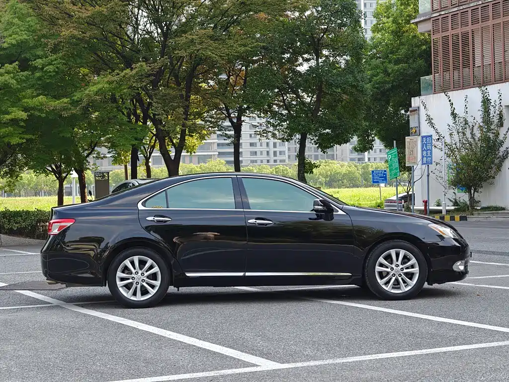 Lexus ES — миниатюра 7