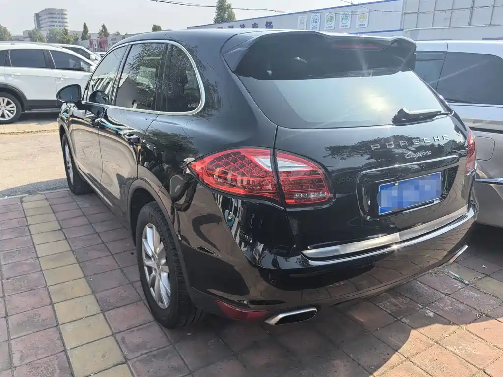 Porsche Cayenne — миниатюра 5