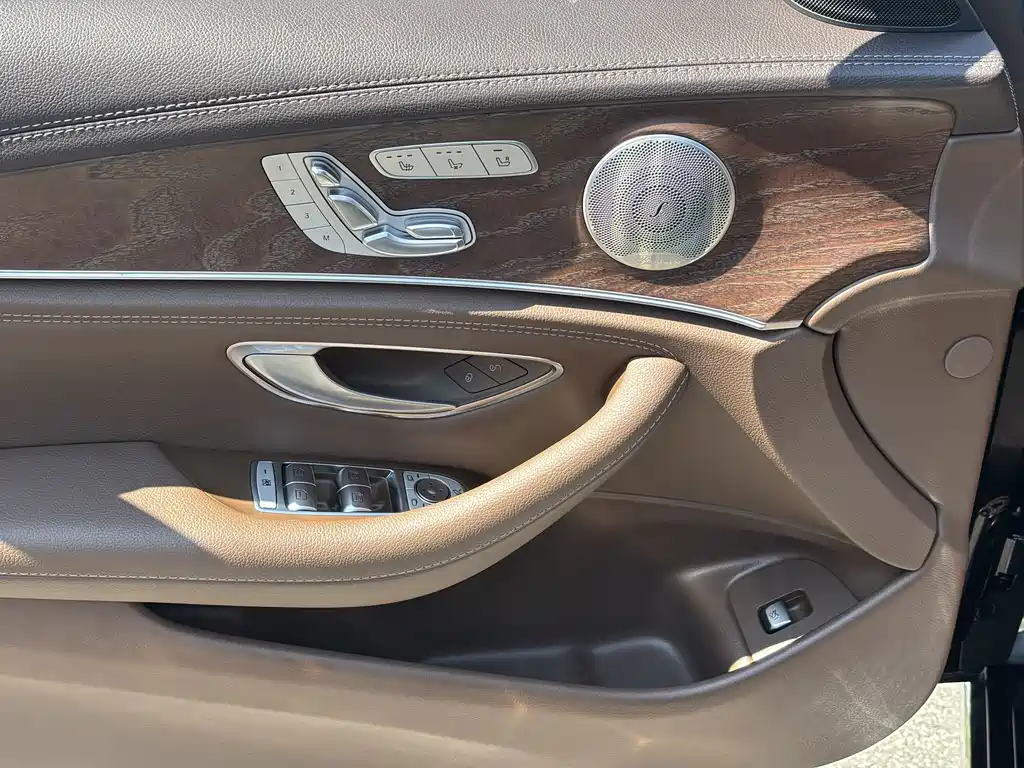 Mercedes-Benz E-Class — миниатюра 19