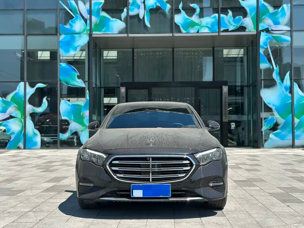 Mercedes-Benz E-Class — миниатюра 2