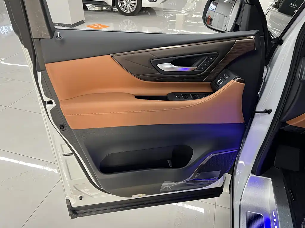 Toyota Vellfire Crown Hybrid 2.5L Supreme Executive Edition, фото 22