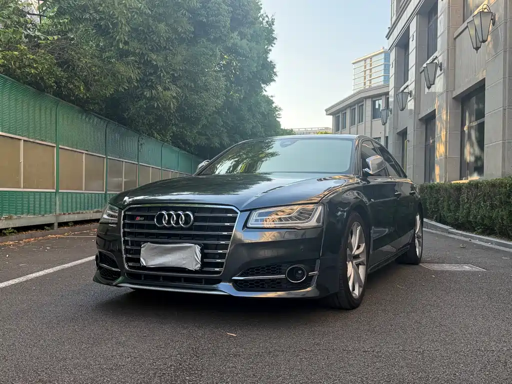 Audi S8 2013