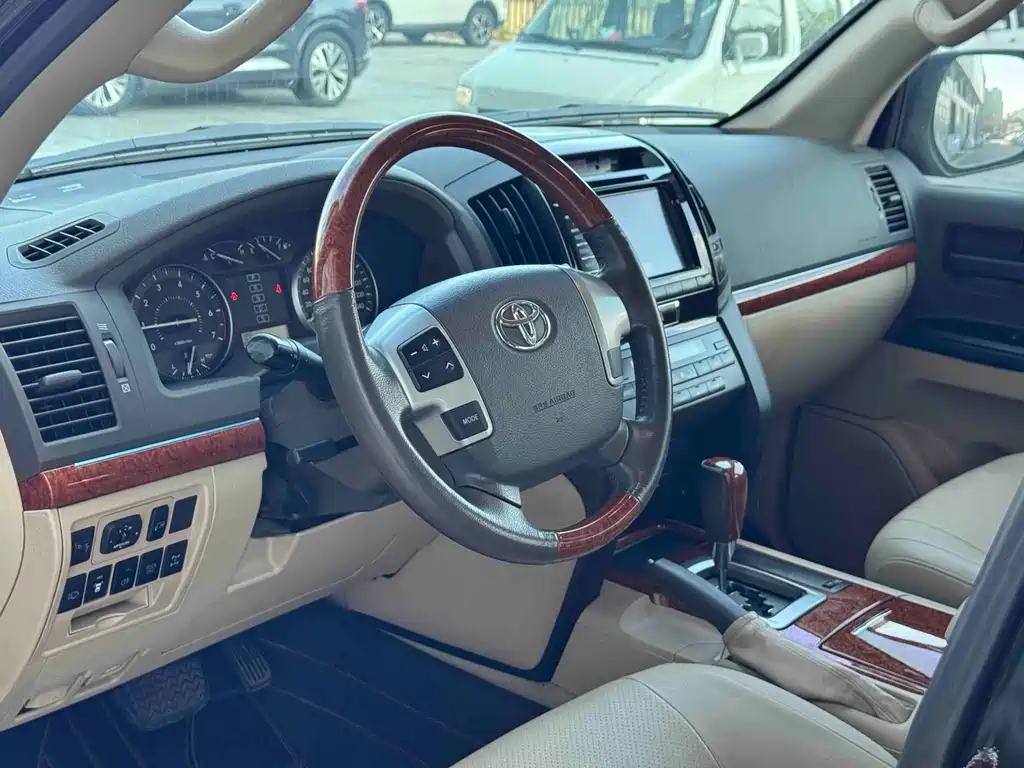 Toyota Land Cruiser — миниатюра 9