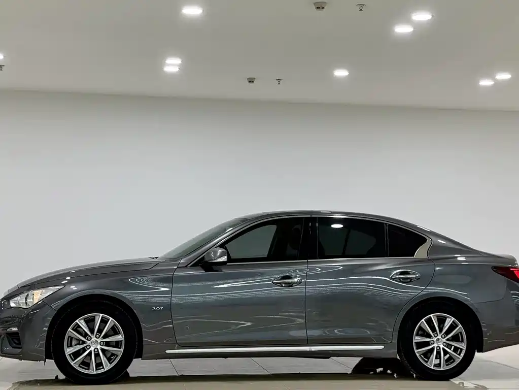 INFINITI Q50L