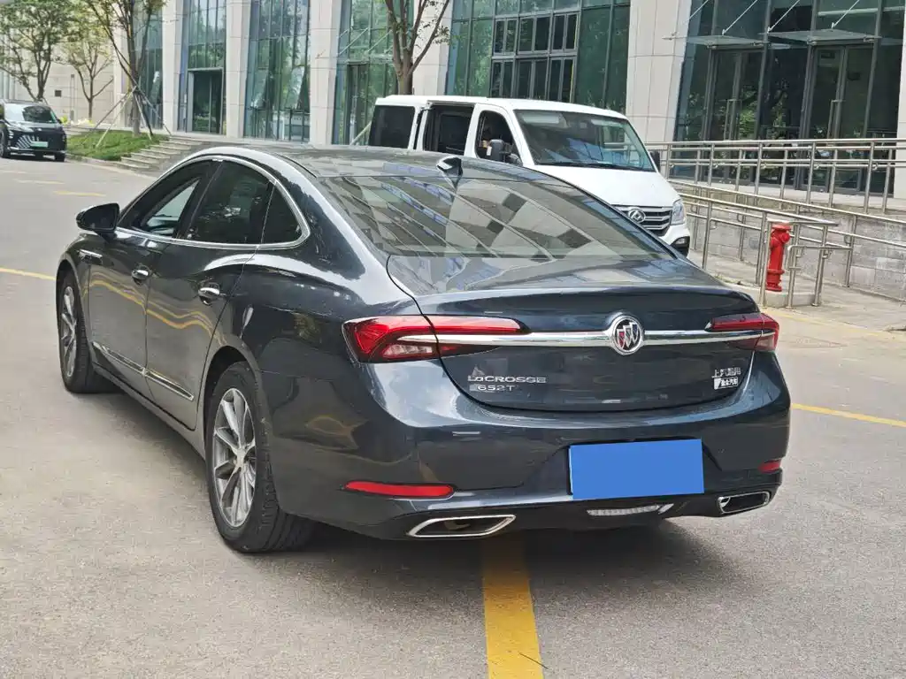 Buick LaCrosse — миниатюра 10