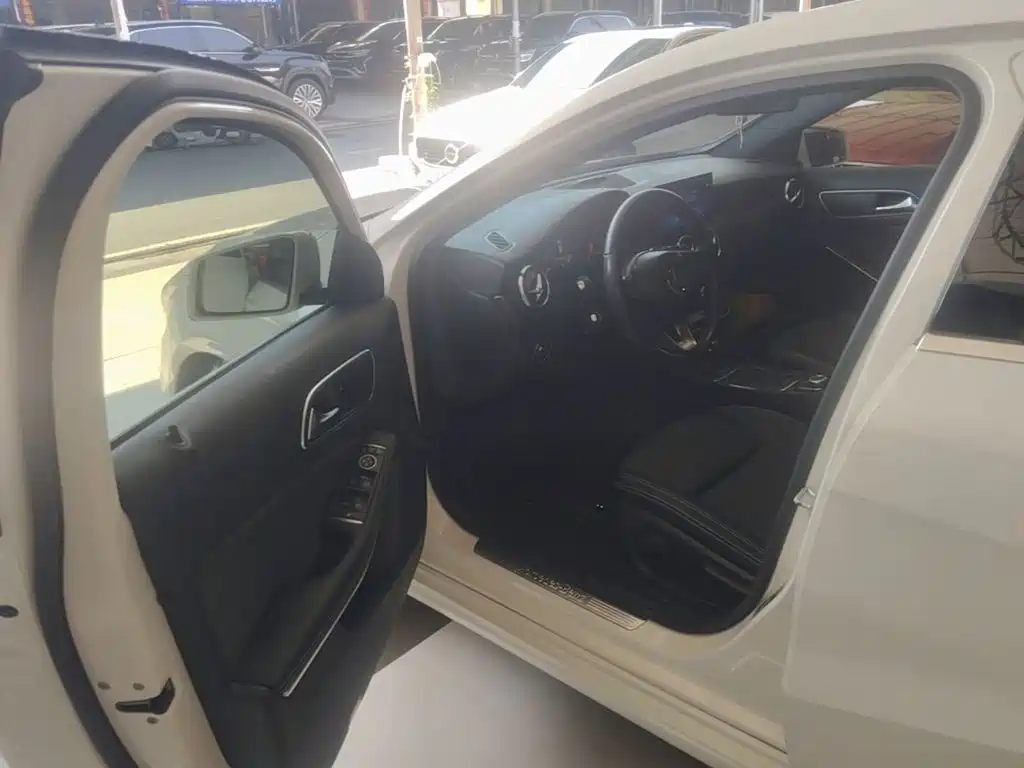 Mercedes-Benz A-Class (Import) — миниатюра 16