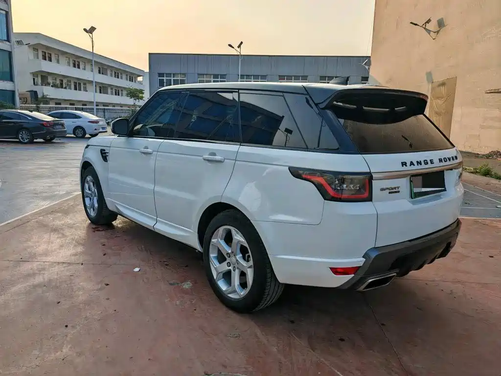 Land Rover Sport PHEV — миниатюра 4