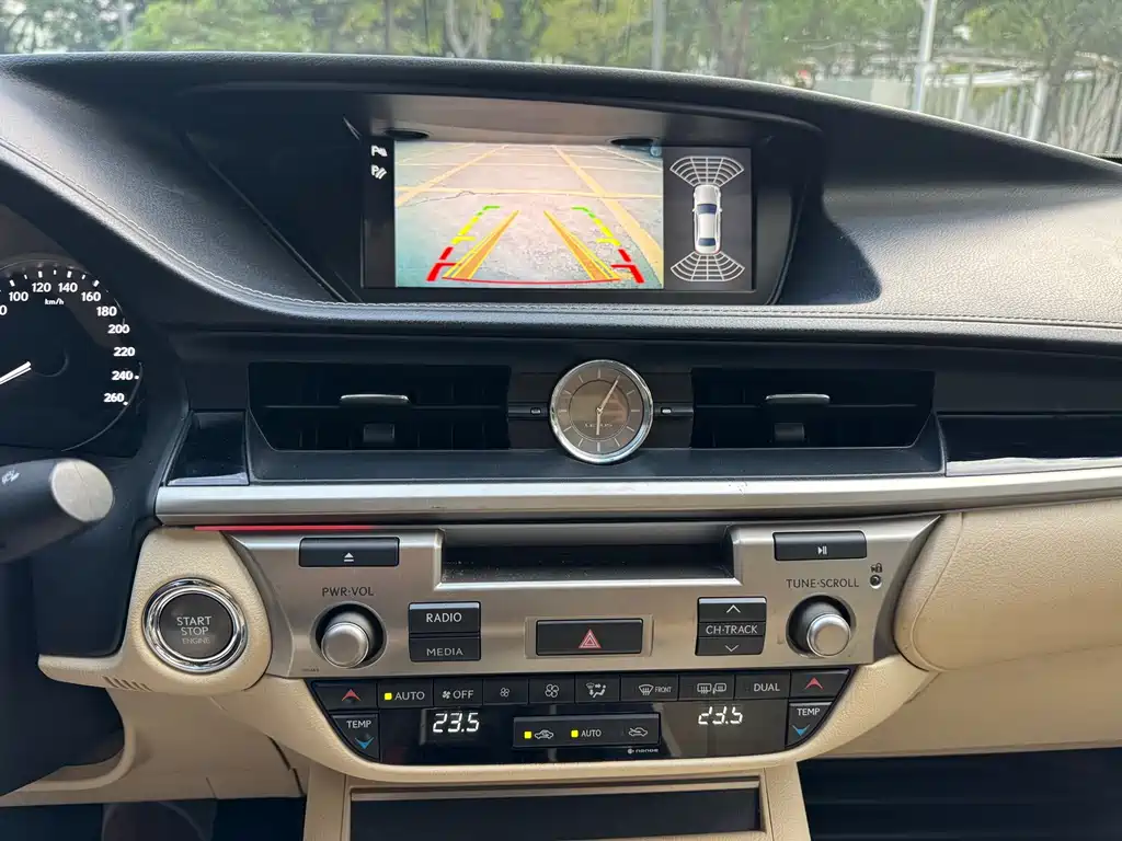 Lexus ES — миниатюра 10