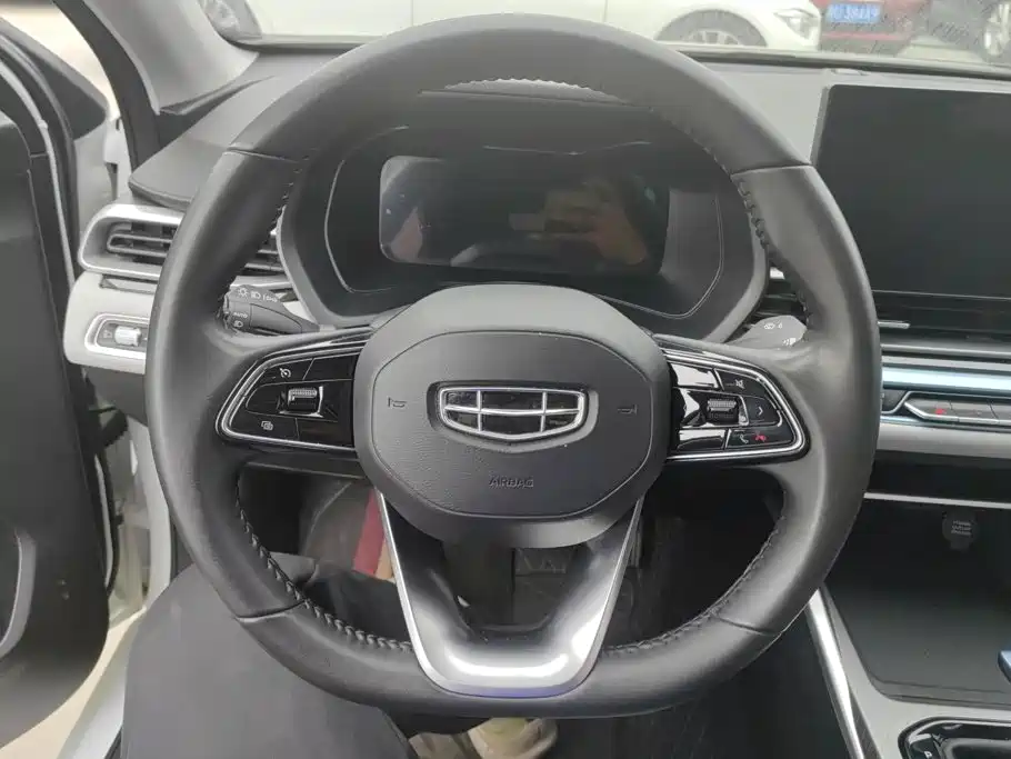 Geely Emgrand — миниатюра 15