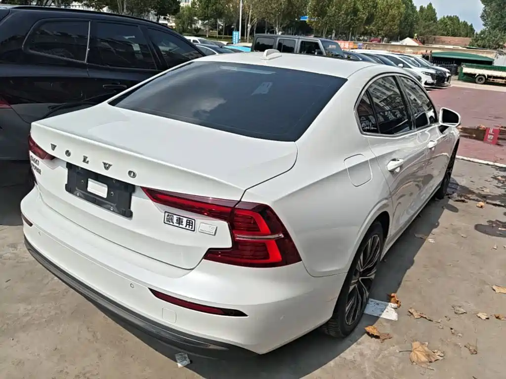 Volvo S60 PHEV — миниатюра 7