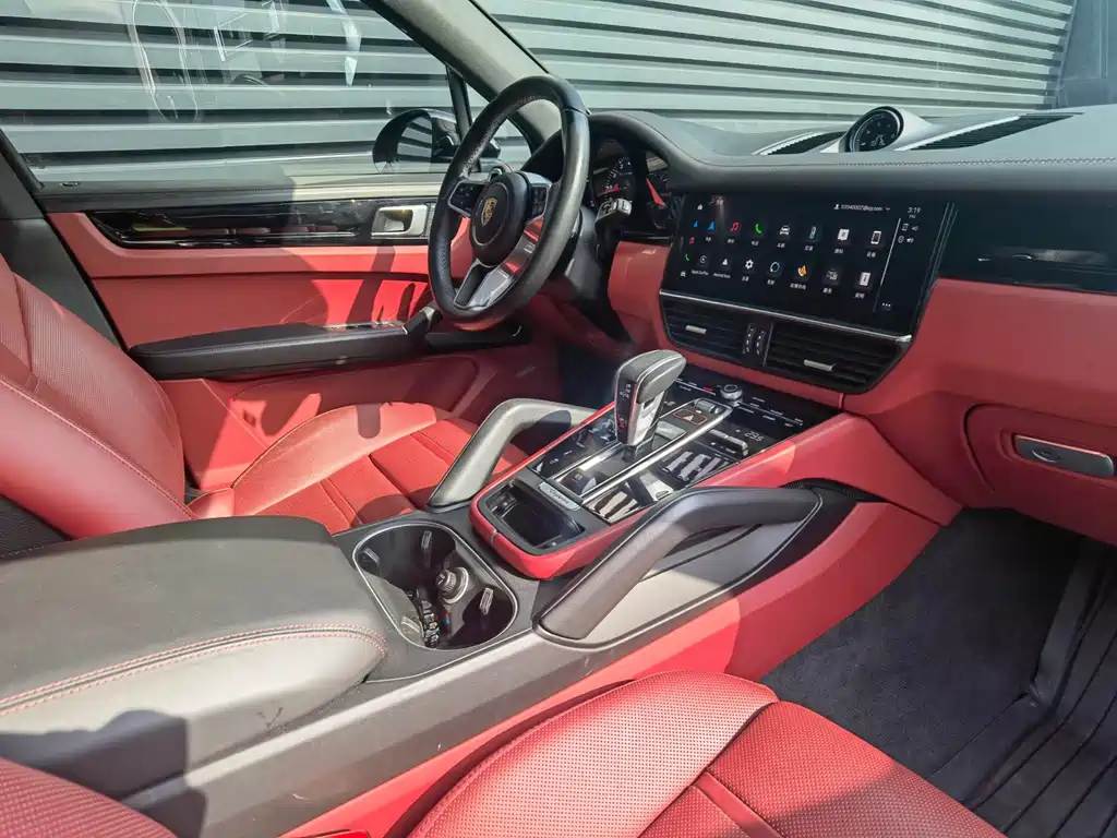 Porsche Cayenne — миниатюра 5