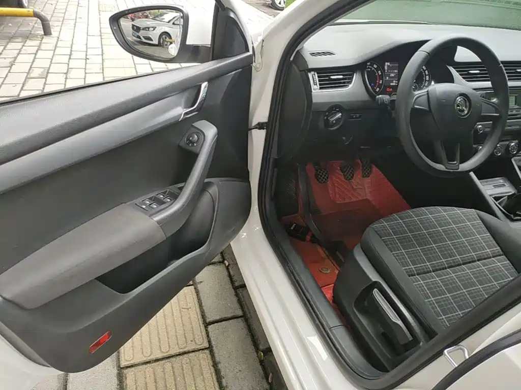 Skoda Octavia — миниатюра 16