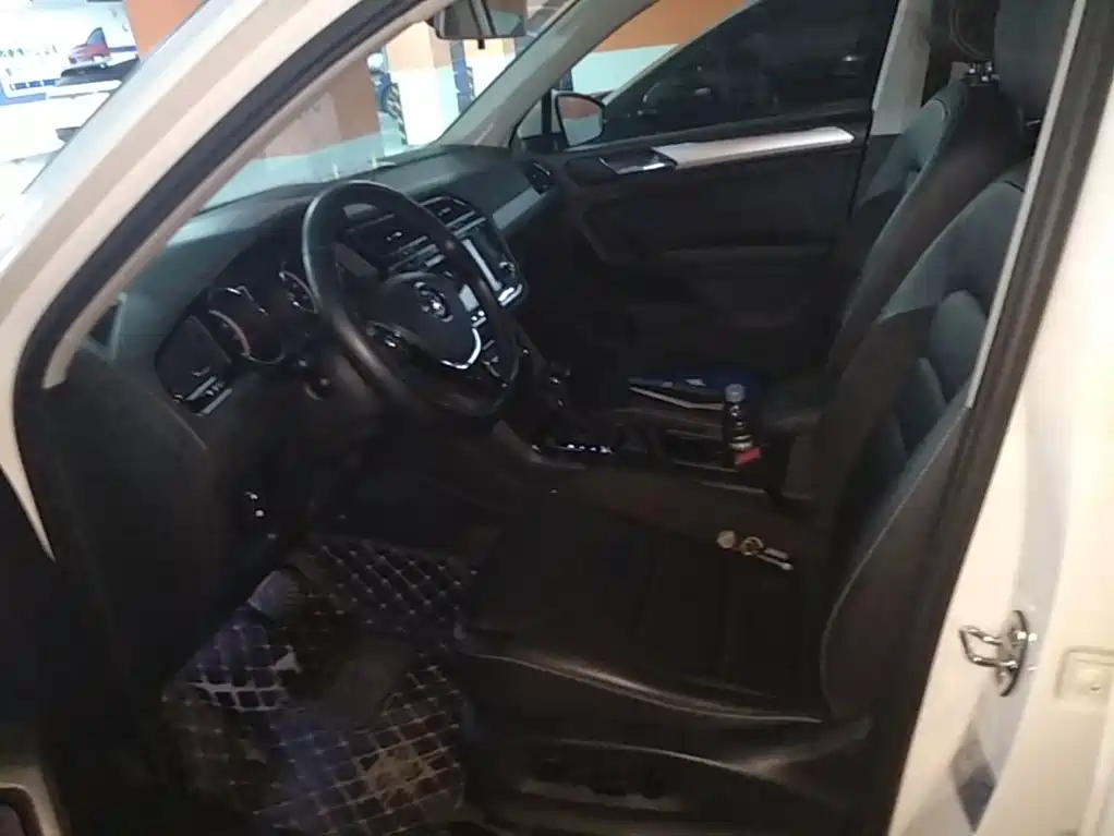 Volkswagen Tiguan L — миниатюра 15