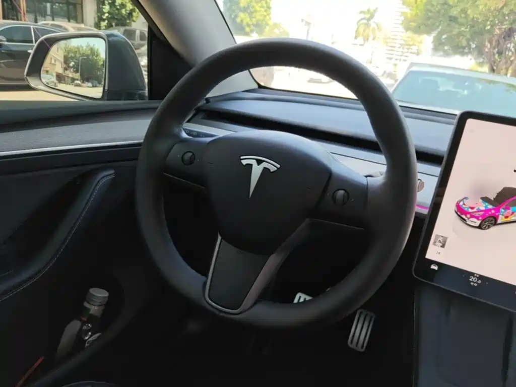 Tesla Model Y — миниатюра 11