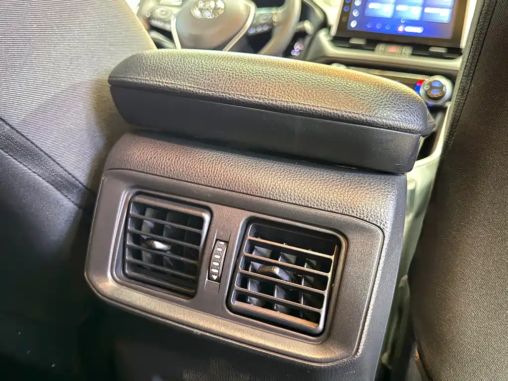Toyota RAV4 — миниатюра 18