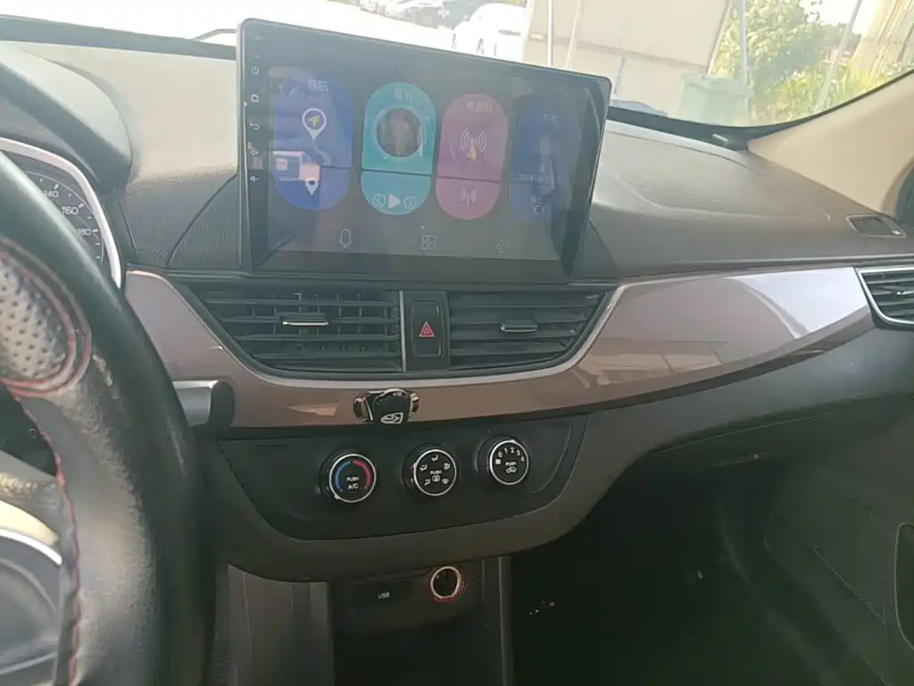 Baojun 310W — миниатюра 13