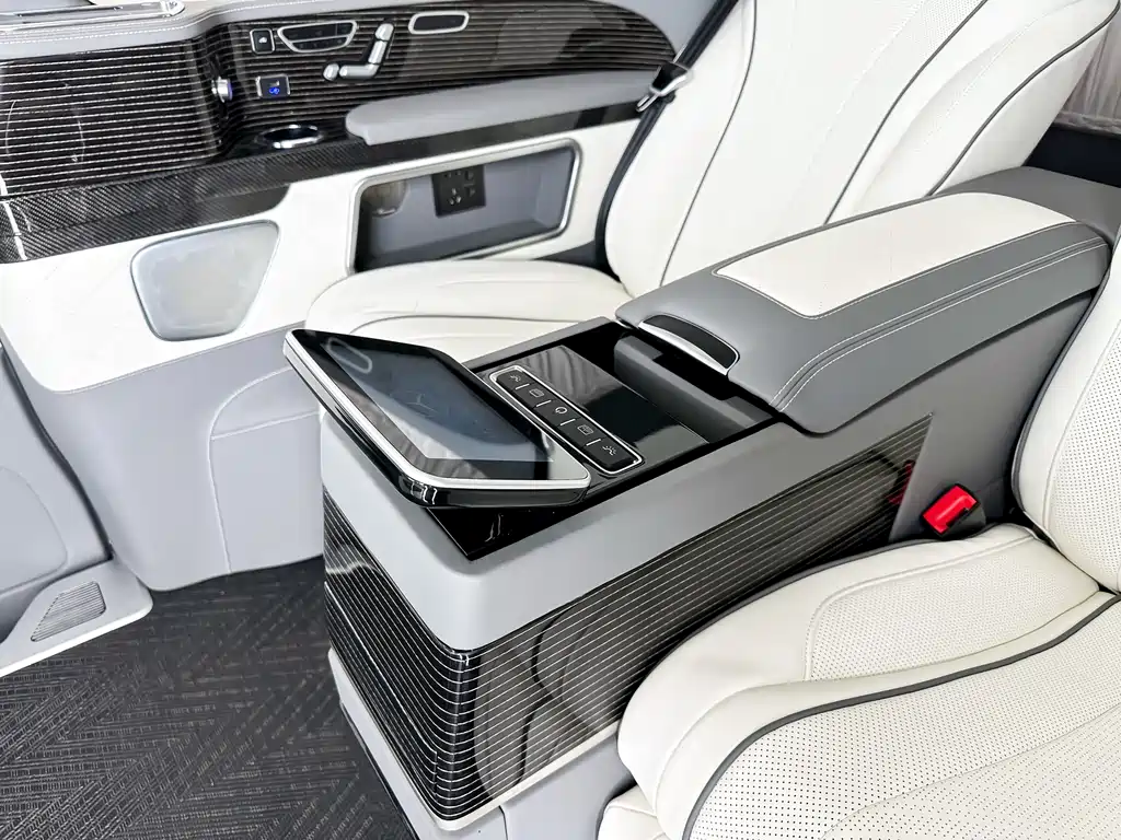 MERCEDES-BENZ V CLASS