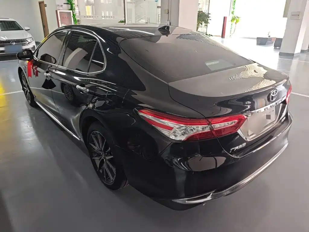 Toyota Camry — миниатюра 5