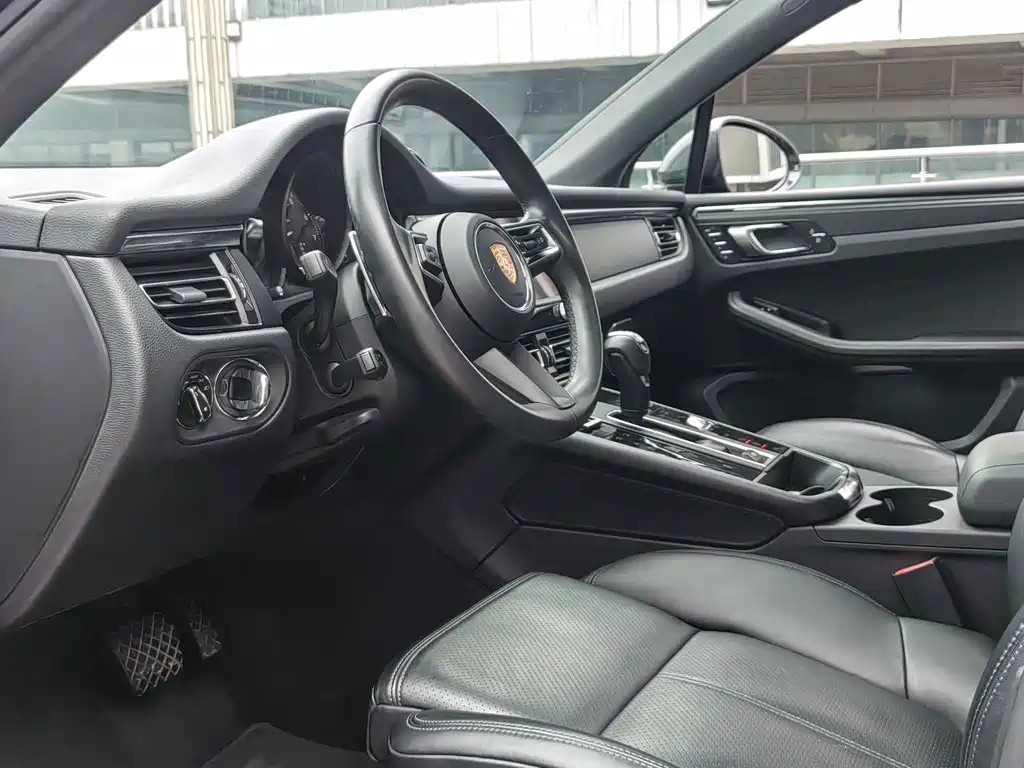 Porsche Macan — миниатюра 9