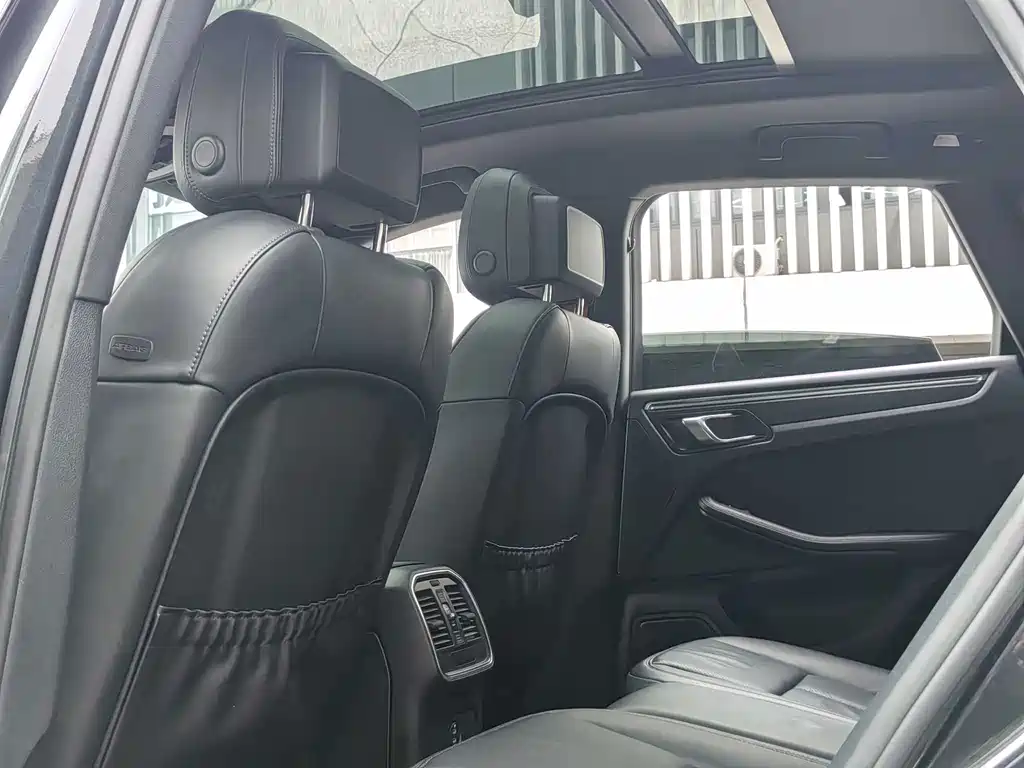 Porsche Macan — миниатюра 16