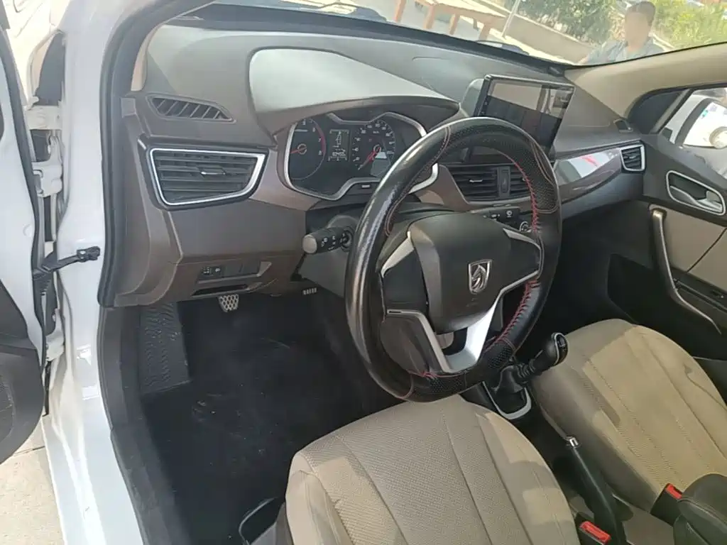 Baojun 310W — миниатюра 10