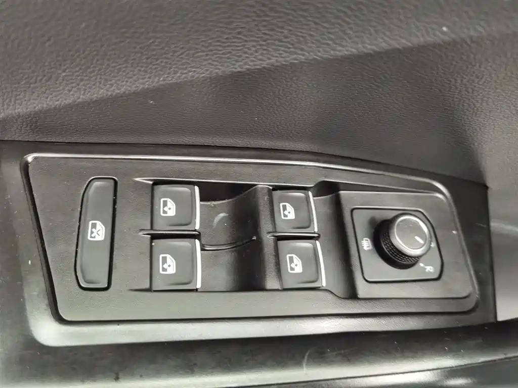 VOLKSWAGEN T ROC EXPLORING SONGS