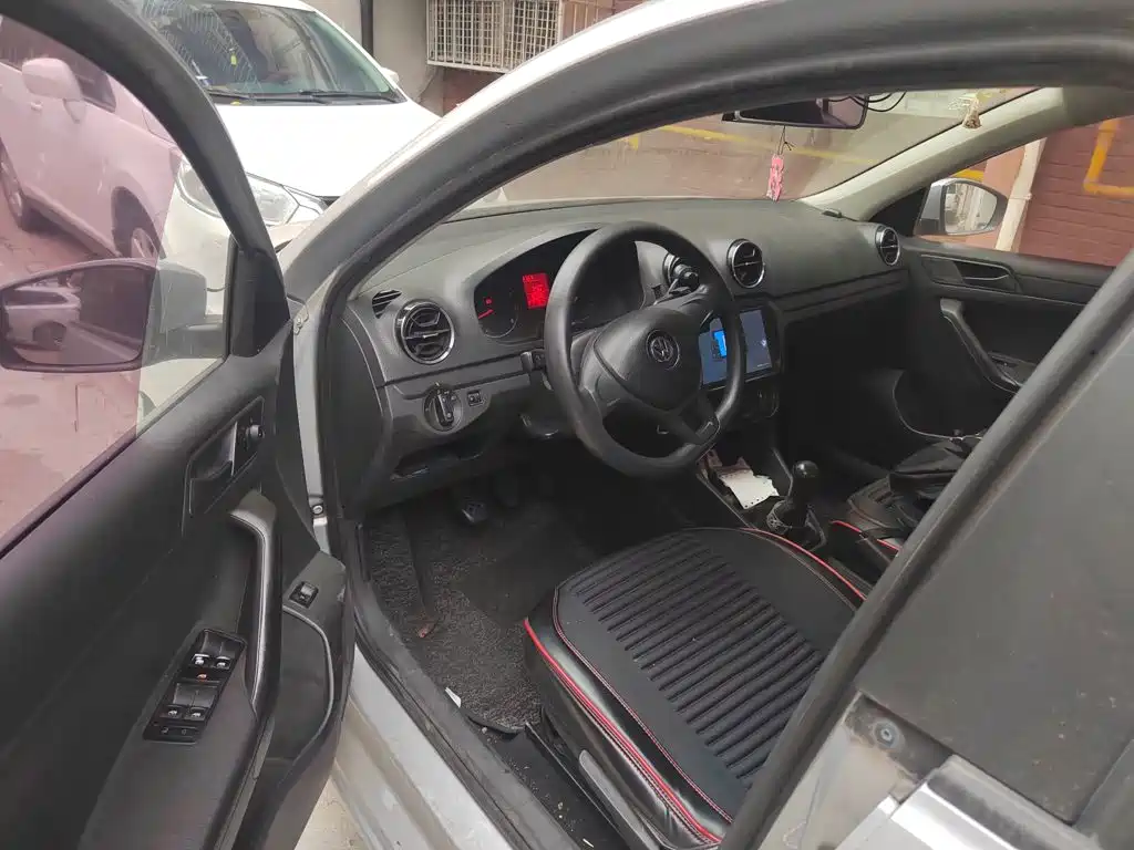 Volkswagen Jetta — миниатюра 14