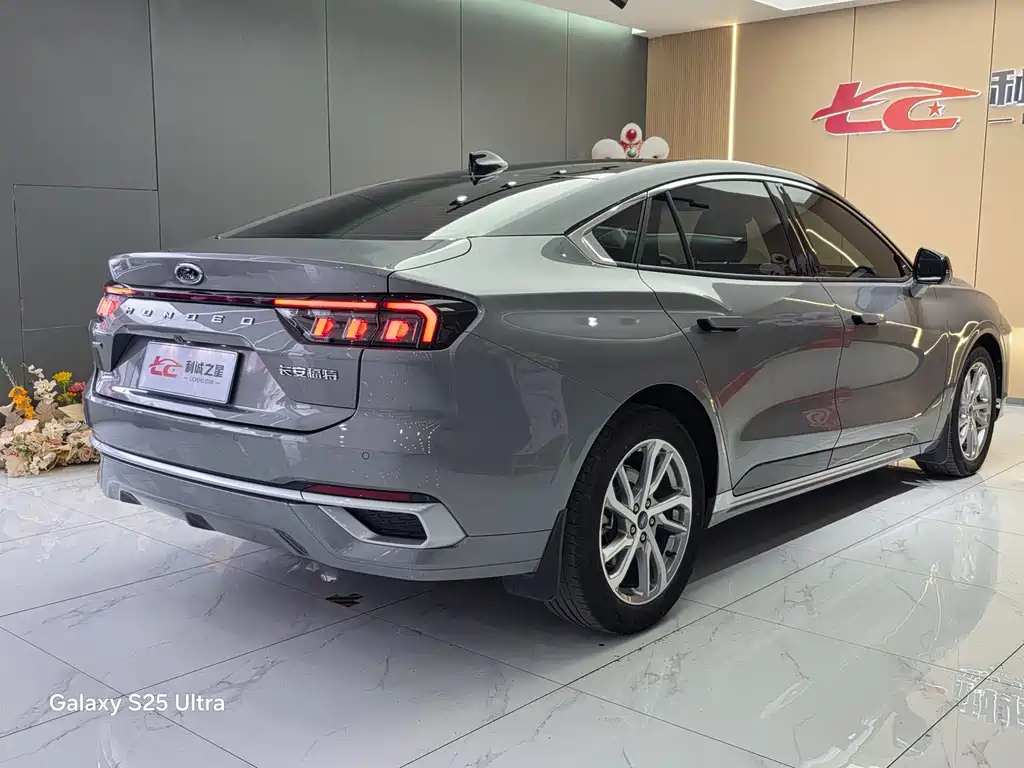 Ford Mondeo — миниатюра 6