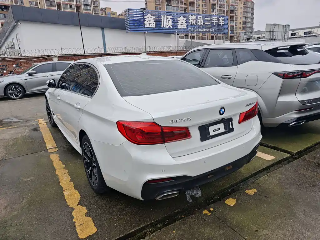 BMW 5 Series — миниатюра 14