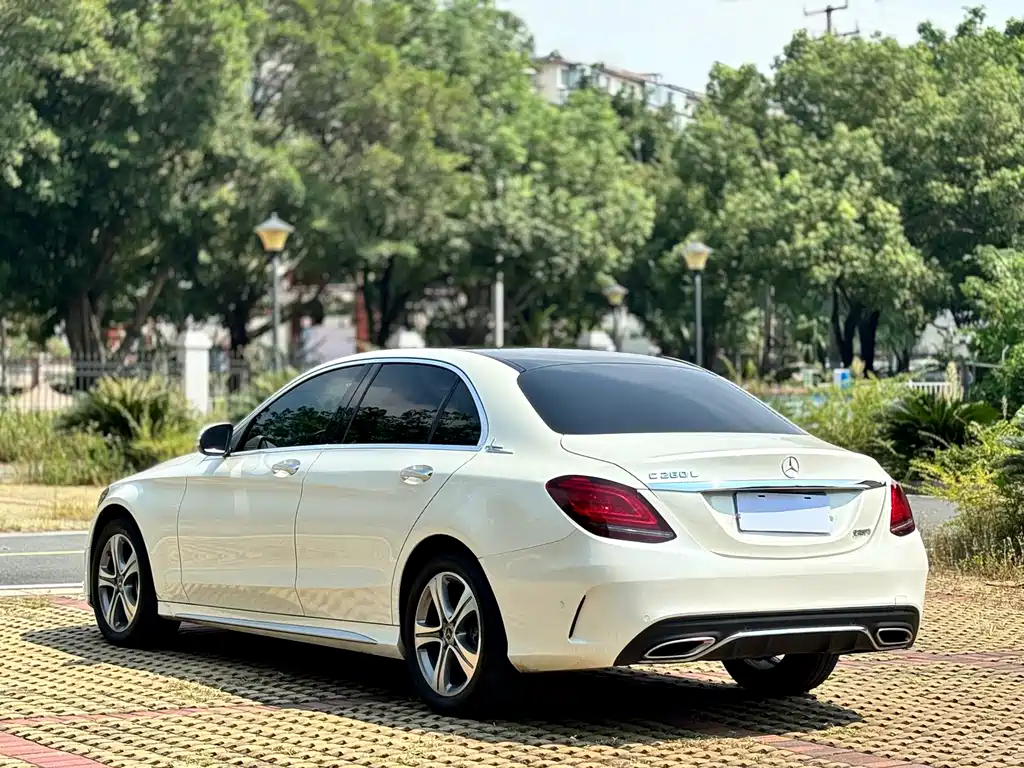 Mercedes-Benz C-Class — миниатюра 6