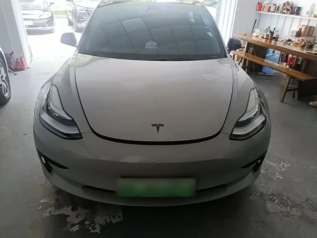 Tesla Model 3 — миниатюра 3