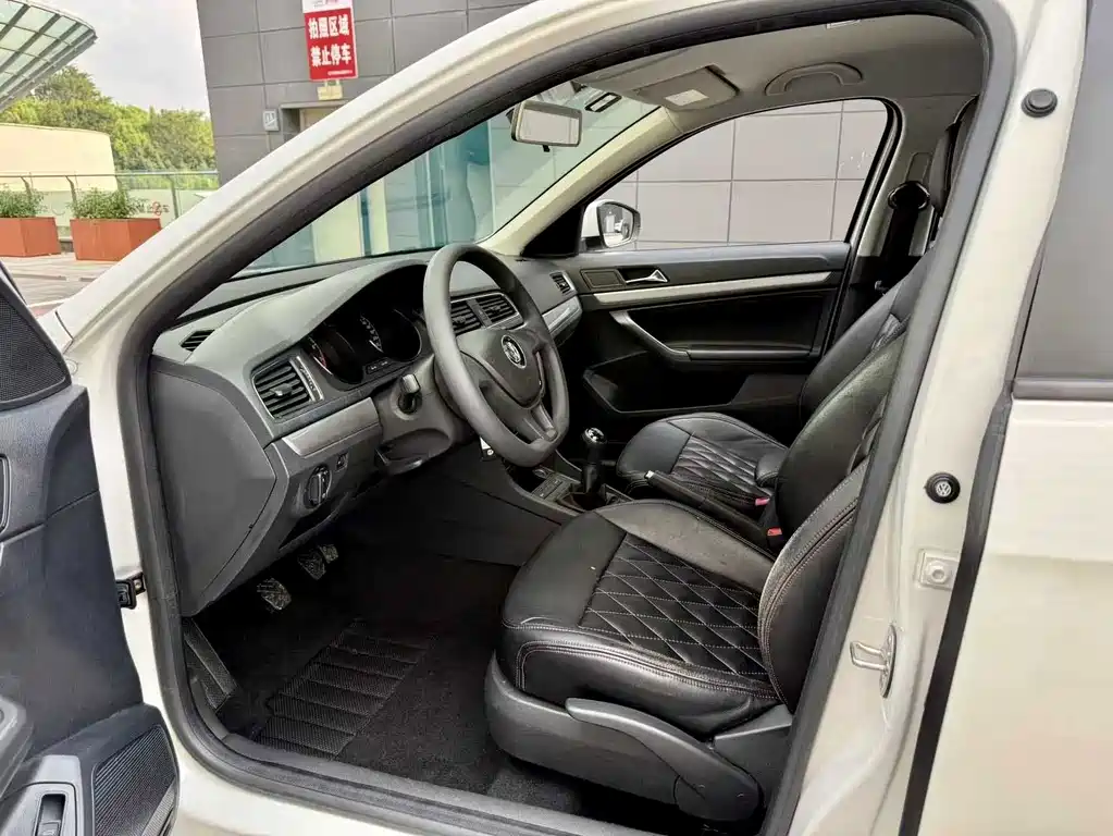 Volkswagen Lavida — миниатюра 5