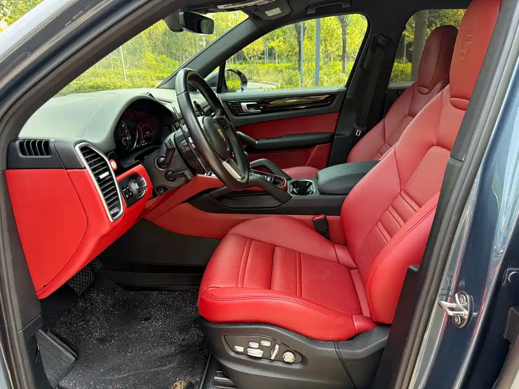 Porsche Cayenne — миниатюра 9